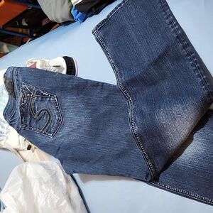 Silver suki 17 jeans boot leg size 32/33l.